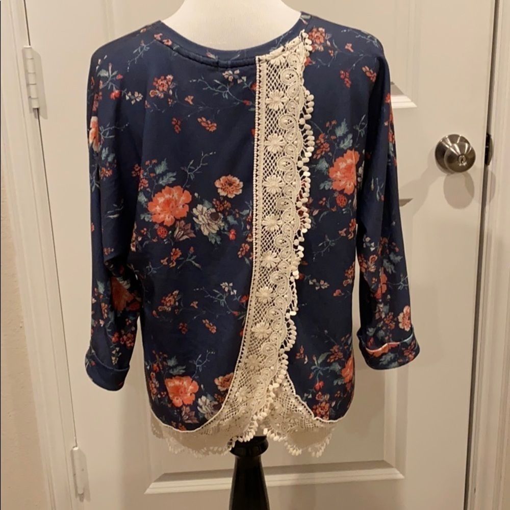 Love on a Hanger mixed media shirt - Picture 2 of 2